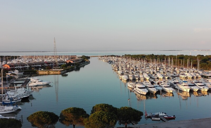 Italien, Lignano, Yachthafen, Aprilia Marittima, Motorboote, Segelboote, Meer