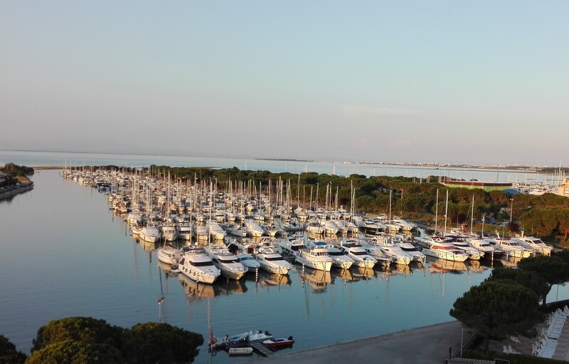 Italien, Lignano, Yachthafen, Aprilia Marittima, Motorboote, Segelboote, Meer