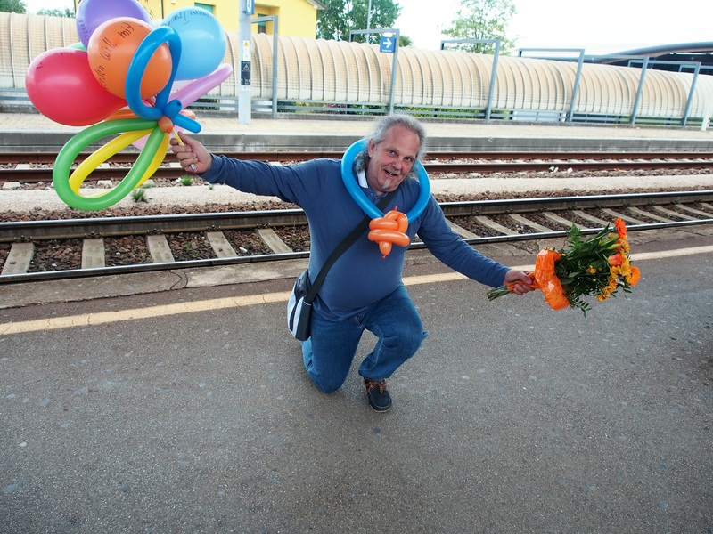 Luftballon, Bahnsteig, Mann, Christian, Latisana, Eisenbahn